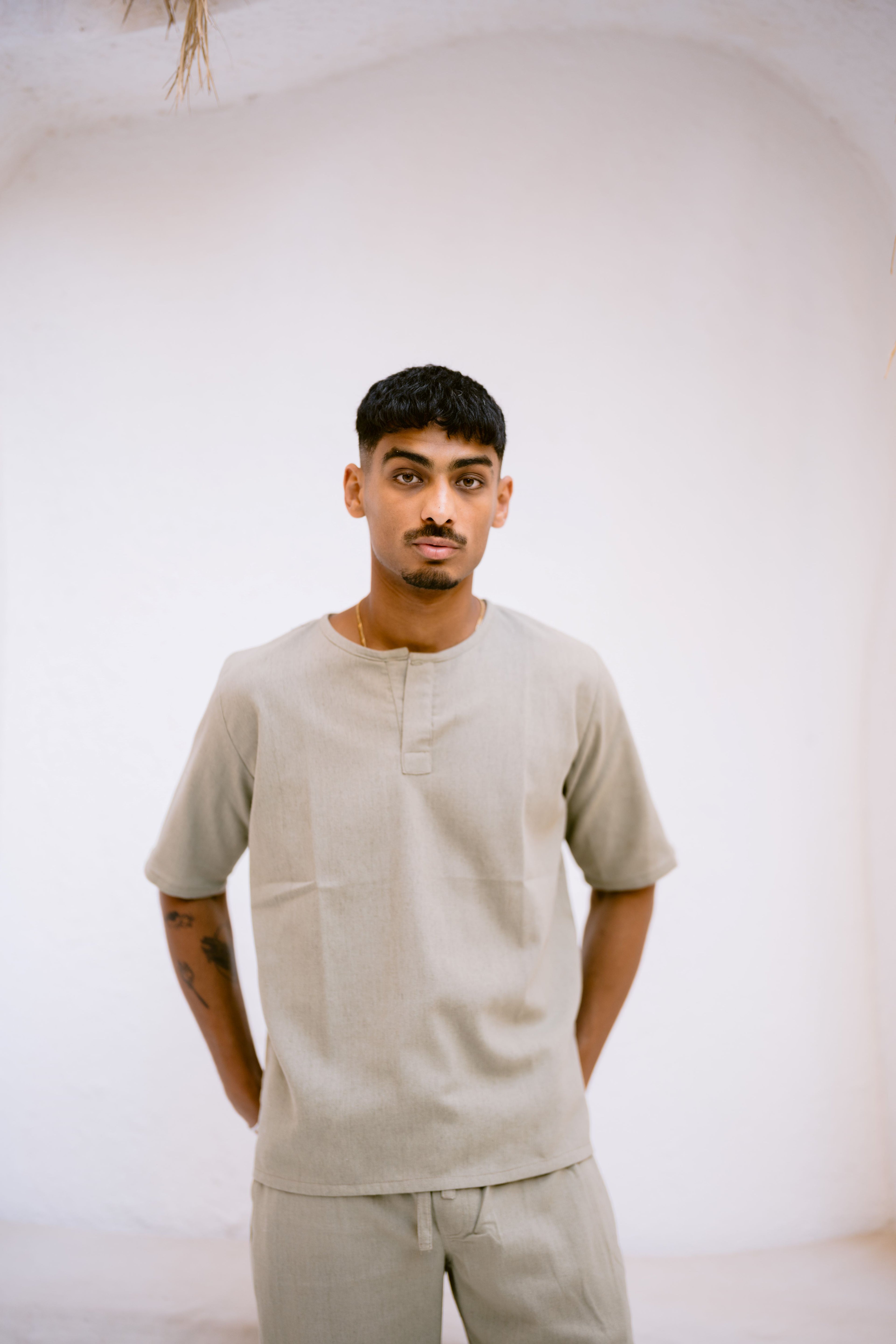 OLIVE LINEN T-SHIRT