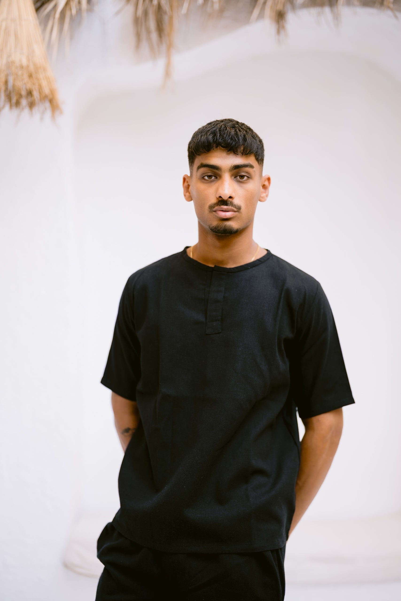 BLACK LINEN T-SHIRT
